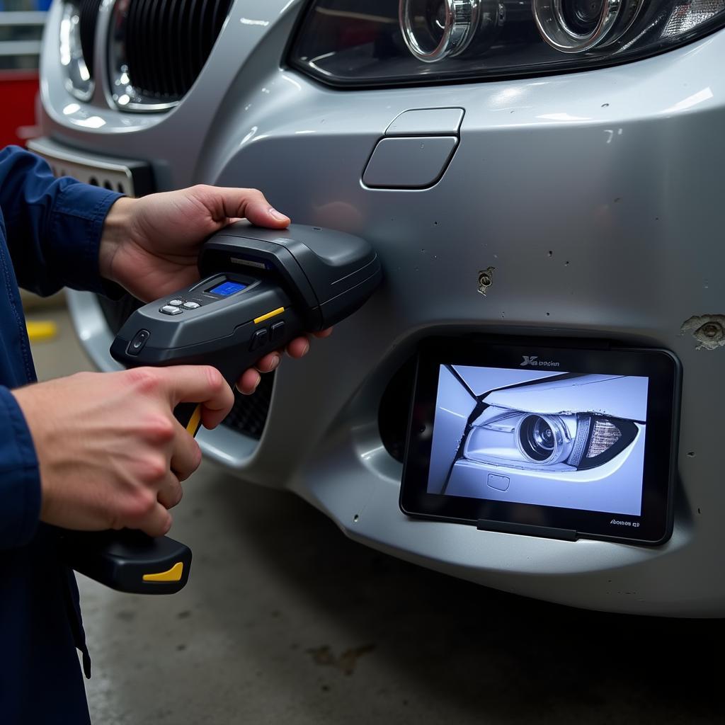 Mechanic Scanning Car Damage with Mobile Device